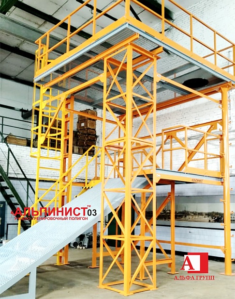 Ленинградская область, г. Волхов. Волховский филиал АО «Апатит» для повышения уровня безопасности при работе на высоте  тренируются на учебном полигоне "АЛЬПИНИСТ" -03